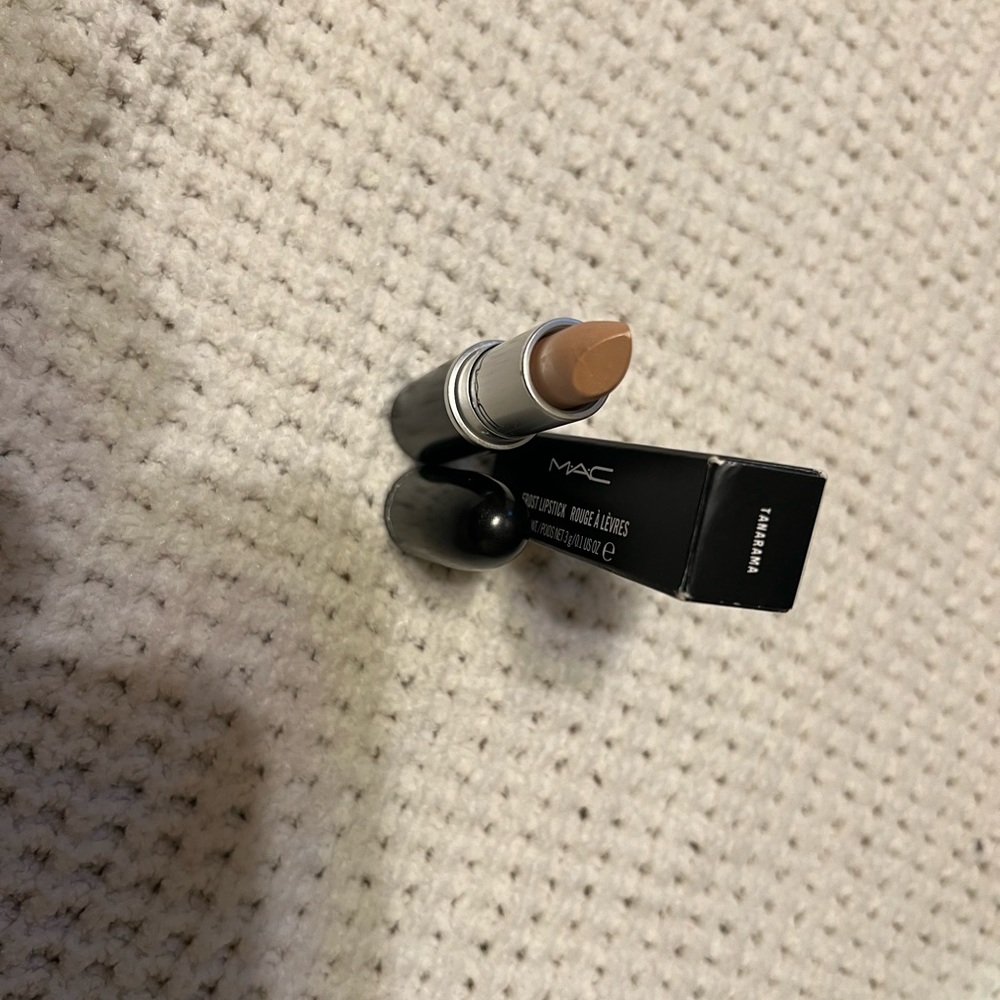 Original Mac lipstick full size (tanarama) is the color of this lipstick